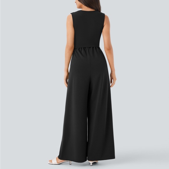 Halara Black SculptKnit V Neck Sleeveless Ruched
Pocket Jumpsuit, Easy Peezy - Picture 2 of 10